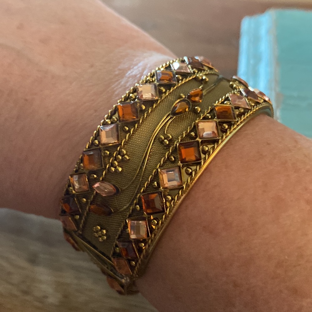 Costume jewelry - Antique Gold cuff bracelet with rose & pink stones - Picture 4 of 6